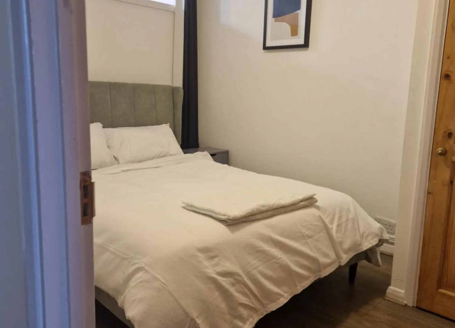 A Lovely Two Bedrooms Flat London Apartment